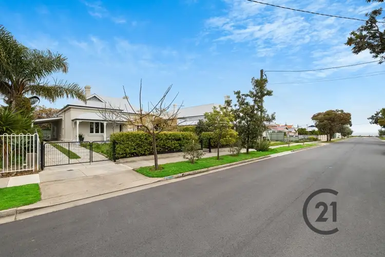 18 Kalgoorlie Road, Largs Bay SA 5016
