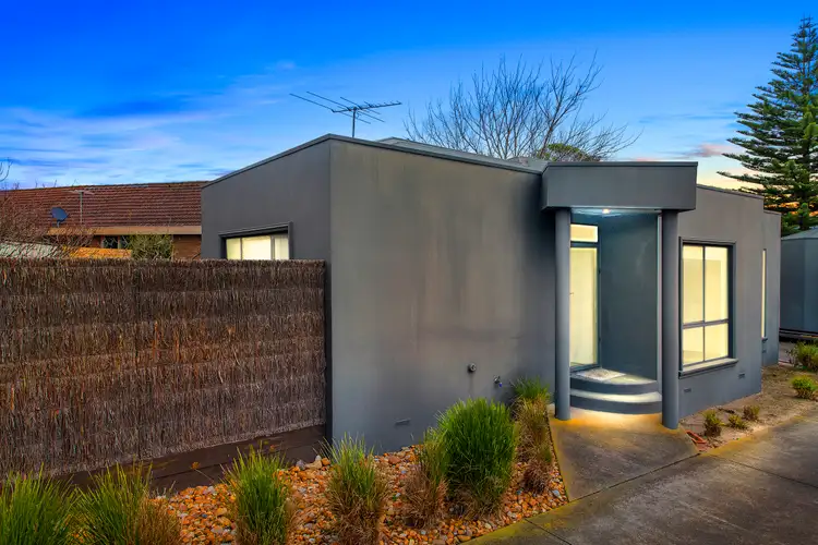 1/6 Alvina Court, Frankston VIC 3199