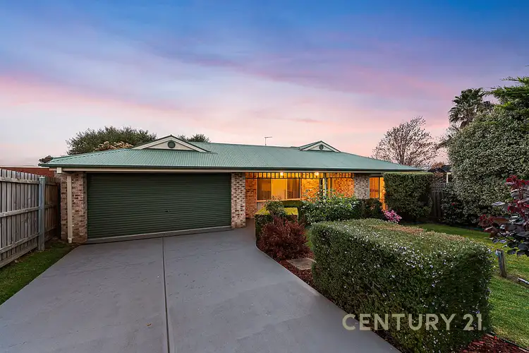 Second view of Homely house listing, 5 Kinross Court, Pakenham VIC 3810