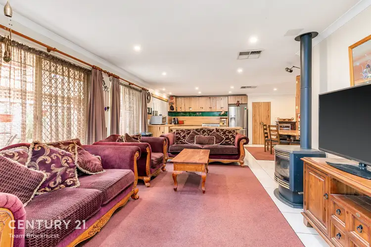 19 River Bank Dr, Gosnells WA 6110