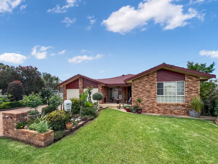 13 Hedgerow Avenue, Parkes NSW 2870