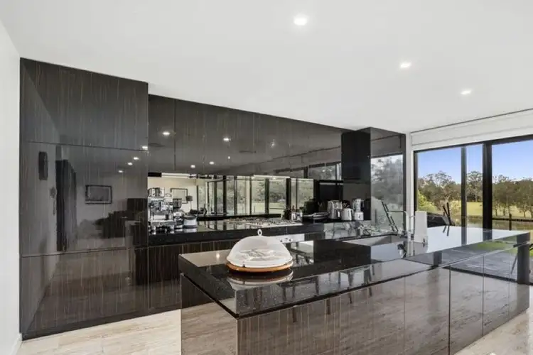 3 The Boulevarde, Benowa QLD 4217