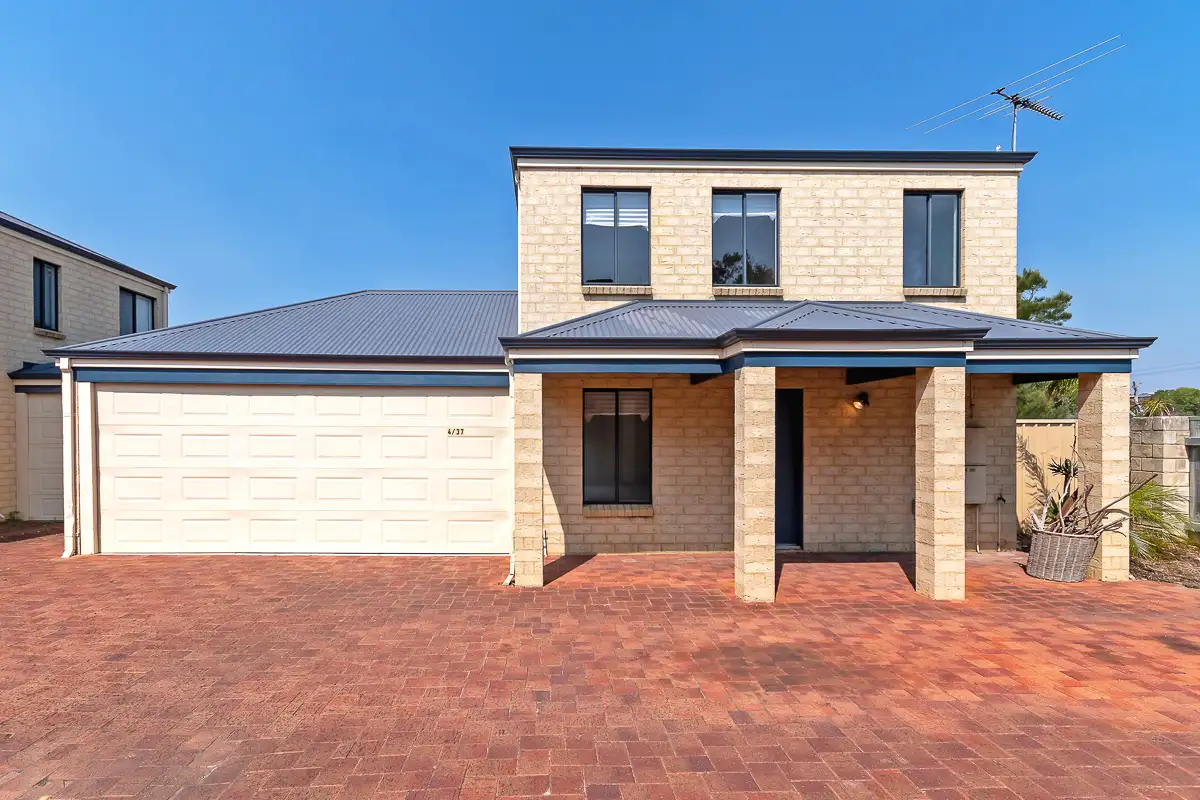 Main view of Homely townhouse listing, 4/37 Stradbroke Gardens, Ridgewood WA 6030