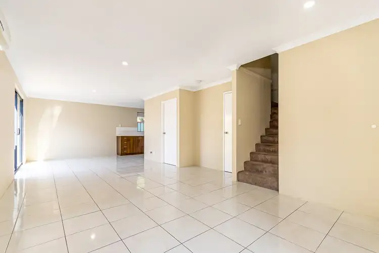 Fifth view of Homely townhouse listing, 4/37 Stradbroke Gardens, Ridgewood WA 6030