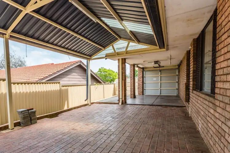 8 Abbott Way, Swan View WA 6056