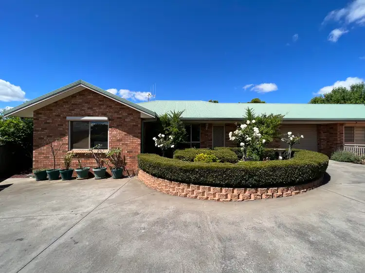 2/8 Cobden Place, Parkes NSW 2870
