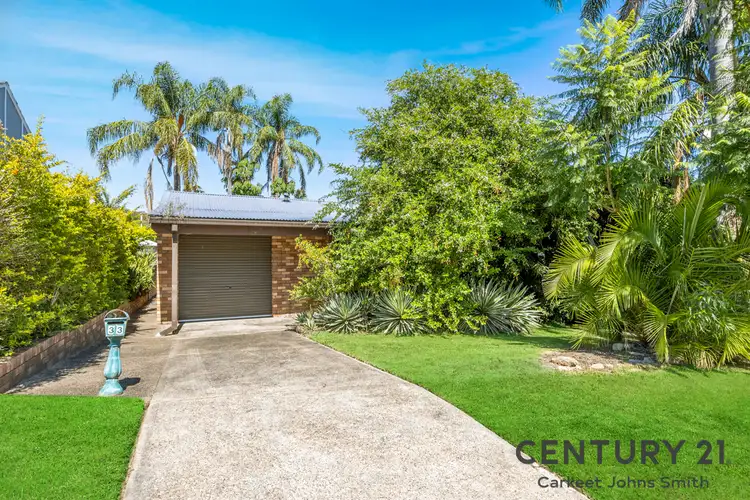 33 Glad Gunson Drive, Eleebana NSW 2282
