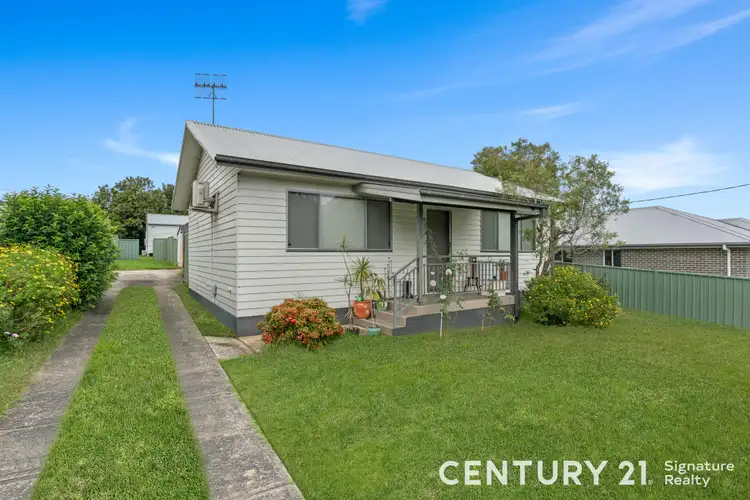 8 Albatross Road, Nowra NSW 2541