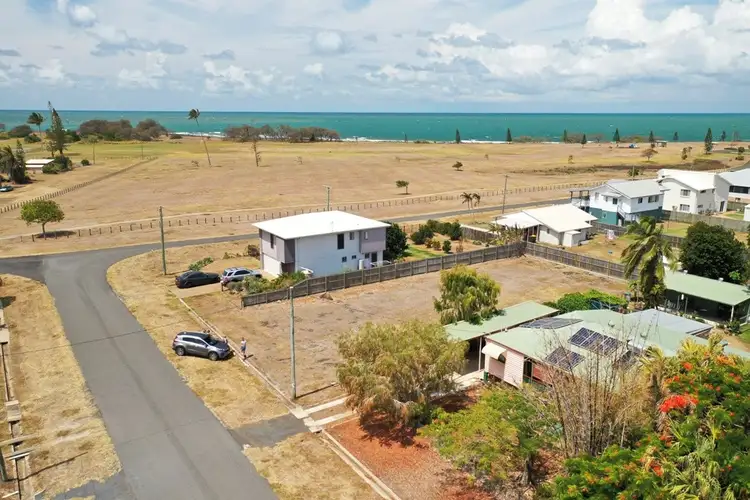 4 Hicks Street, Burnett Heads QLD 4670