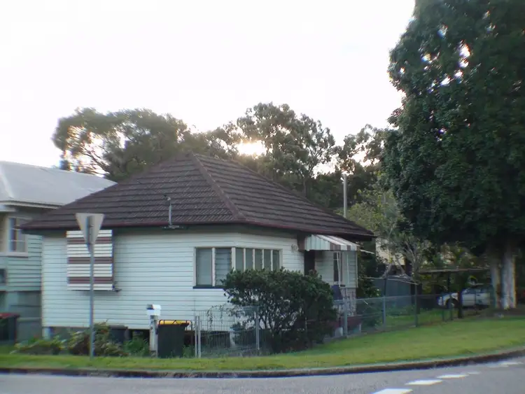 74 Harold Street, Holland Park QLD 4121