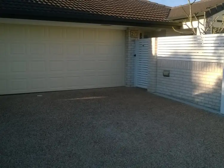 2/3 Jacqueline Avenue, Labrador QLD 4215