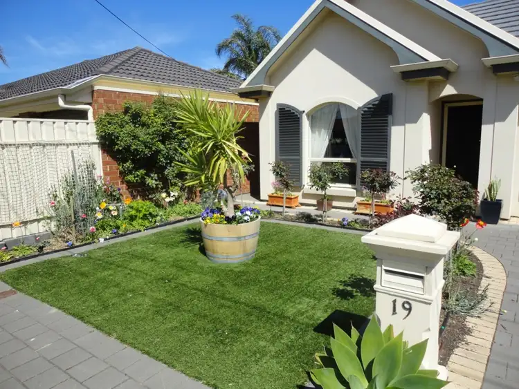 19 Swan Street, Grange SA 5022