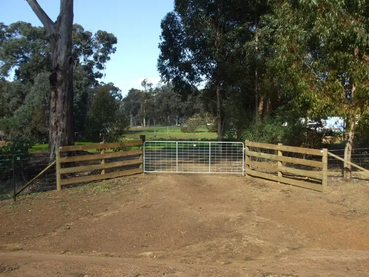 36 Larsen Street, Muradup WA 6394