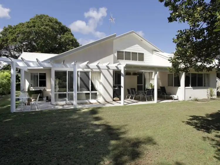 174 Kingfisher Parade, Toogoom QLD 4655