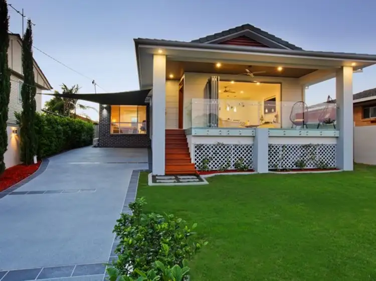 12 Cascade Avenue, Benowa QLD 4217