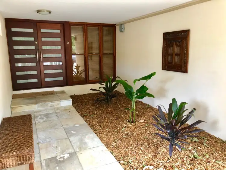 2/104 Eugaree Street, Southport QLD 4215