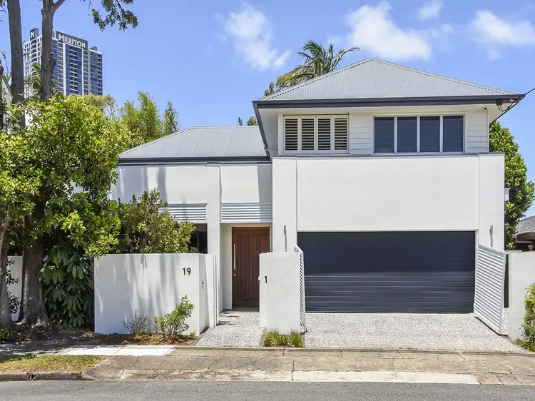 19 Lenneberg Street, Southport QLD 4215