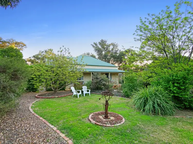 17 Pioneer Drive, Maiden Gully VIC 3551