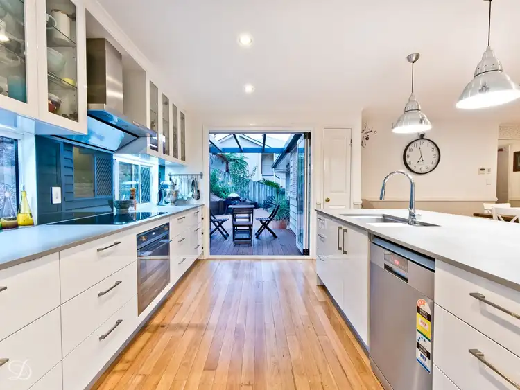 8 Larwood Place, Ferny Hills QLD 4055