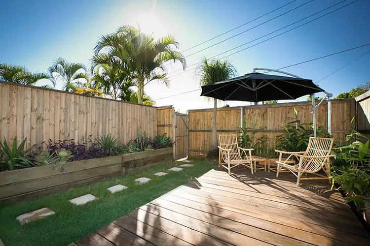 Second view of Homely townhouse listing, 2/27 Brassey St, Fairfield QLD 4103