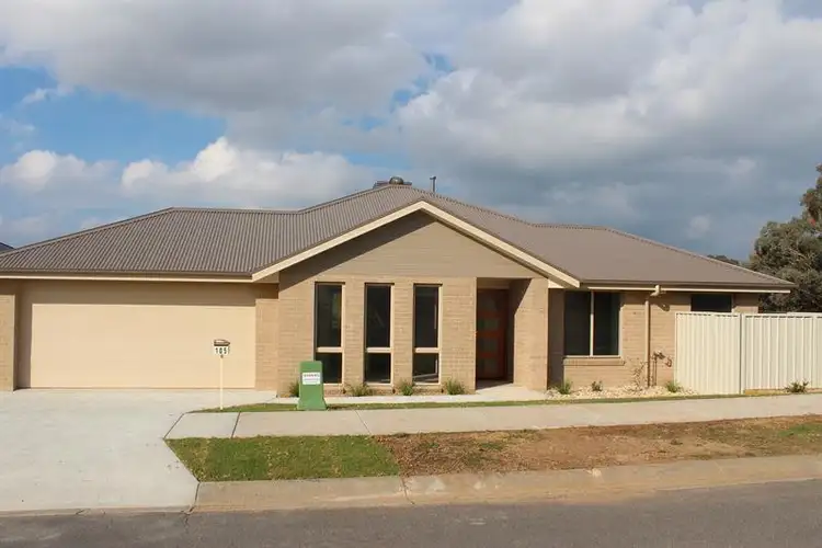 2/1 Eyre Ct, Lavington NSW 2641