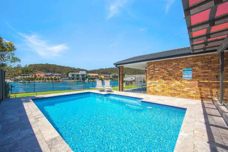 43 Helmsman Boulevard, St Huberts Island NSW 2257