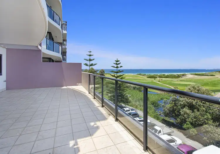 8/4 Bank  Street, Wollongong NSW 2500