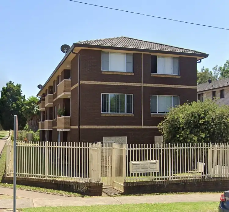 11 Lachlan Street