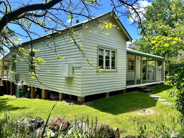 39 John Street, Uralla NSW 2358