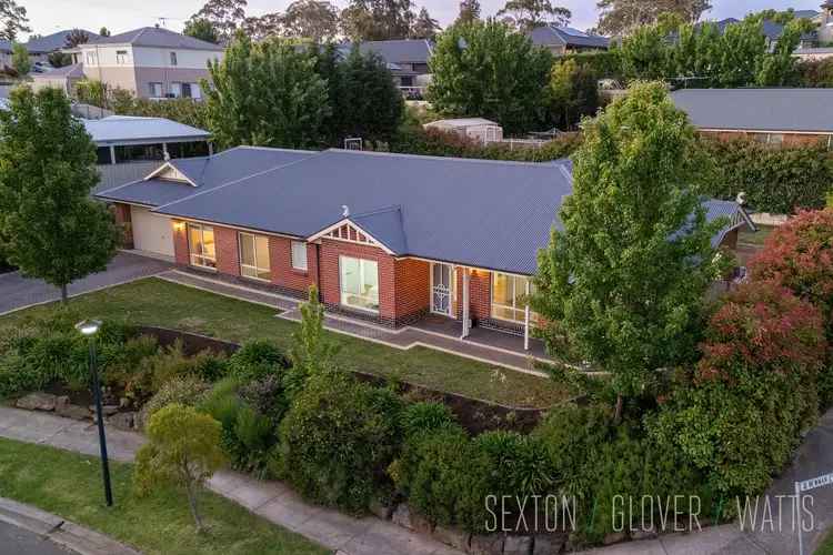 10 Lloyd Crescent