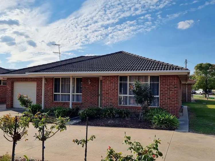2/373 Cambourne Street, Lavington NSW 2641
