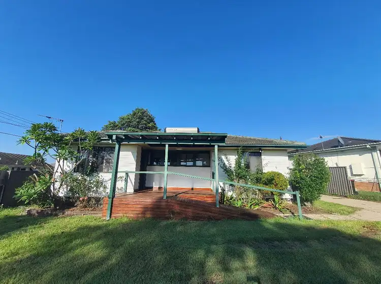 4 Collins Avenue, Lurnea NSW 2170
