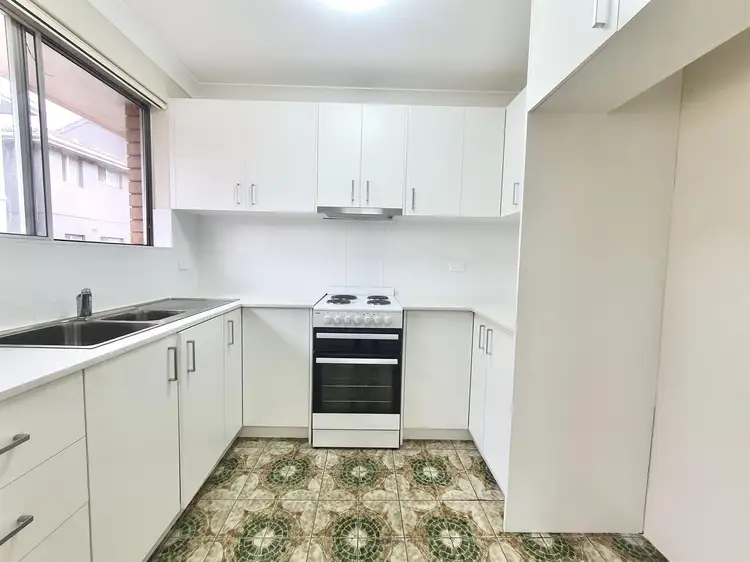 4/4 Olive Street, Liverpool NSW 2170