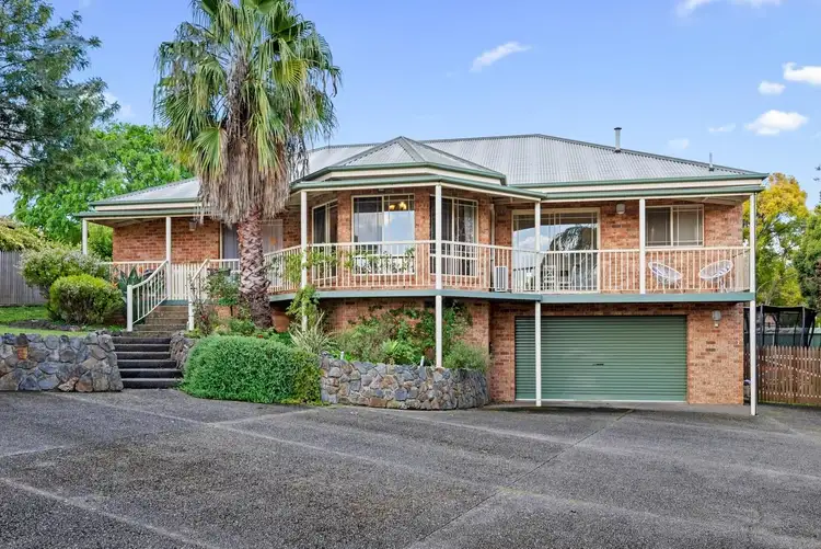 Main view of Homely unit listing, 2/10 Southern view Drive, West Albury NSW 2640