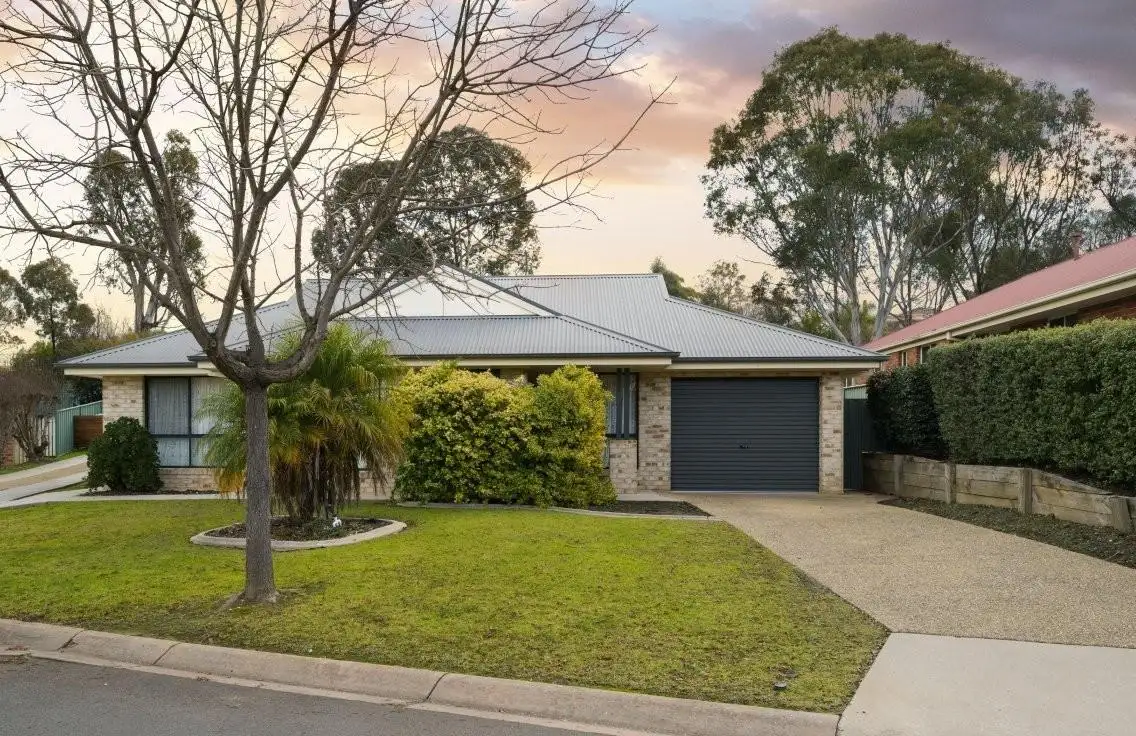 Main view of Homely unit listing, 1/15 Wattle Way, West Albury NSW 2640