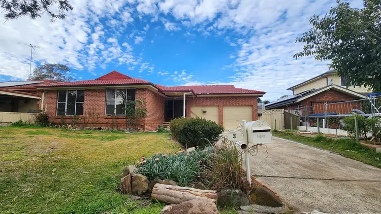 3 Aroa Place, Glenfield NSW 2167