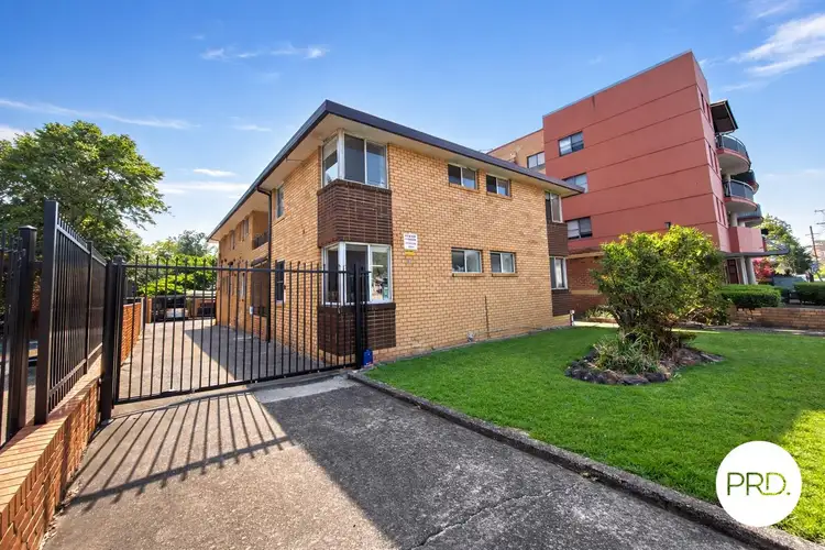 37 Bathurst Street