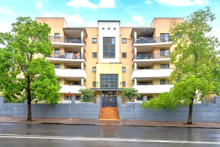 12-20 Lachlan Street