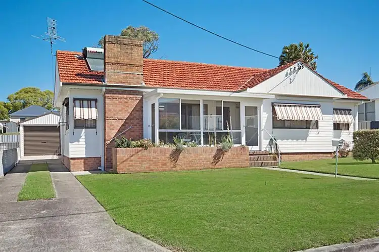 6 Cobbin  Pde, Belmont NSW 2280