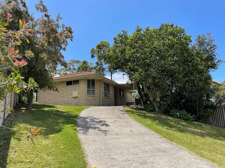 6 McPhee  Close