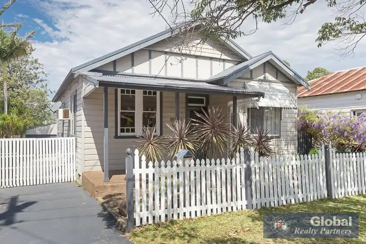 2 Hart St, Mayfield NSW 2304