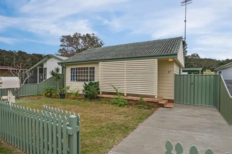 87 Dunalban Ave, Woy Woy NSW 2256