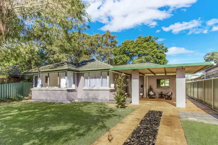 8 Erina Ave, Woy Woy NSW 2256
