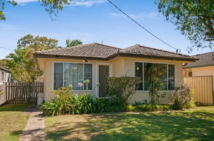 39 Dorothy Ave, Woy Woy NSW 2256