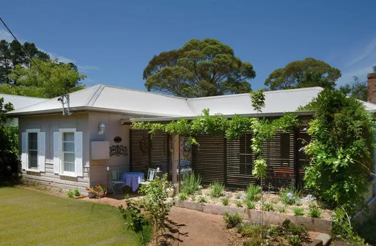 8 Barnett Avenue, Bundanoon NSW 2578