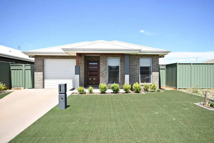 7B Magnolia Boulevard, Dubbo NSW 2830