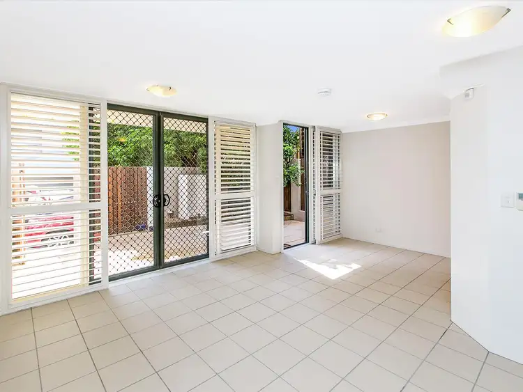 Fourth view of Homely townhouse listing, 2/127 Ekibin Road, Annerley QLD 4103