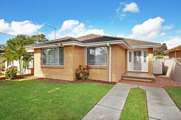 33 Dorothy Avenue, Woy Woy NSW 2256