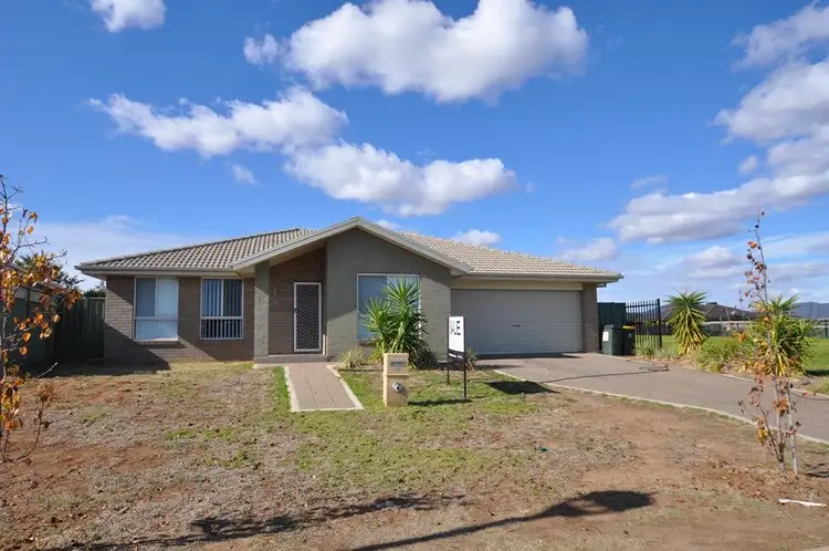 32 Dalbeattie Crescent, Dubbo NSW 2830