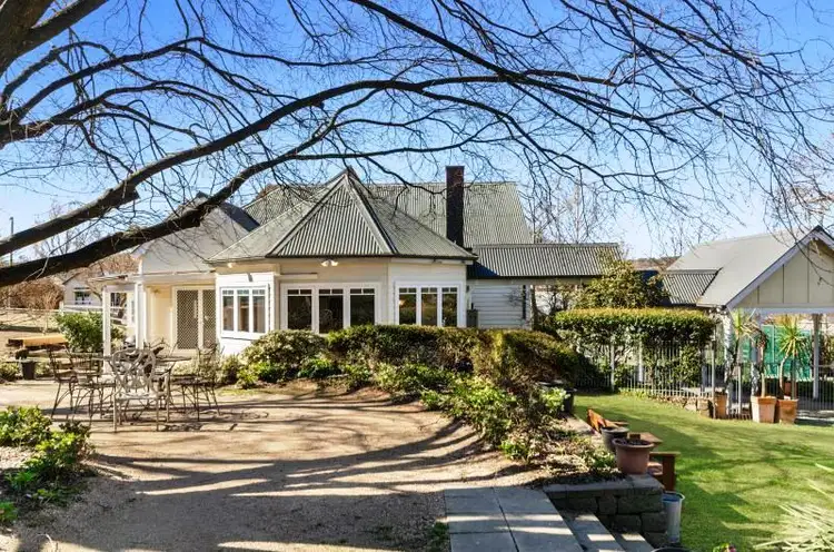 4 Park Street, Uralla NSW 2358